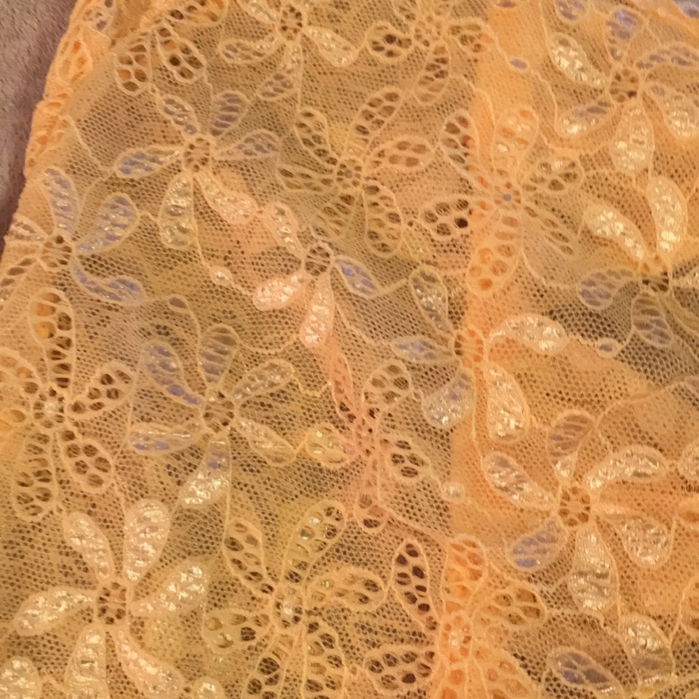 Yellow top - Picture 2 of 4